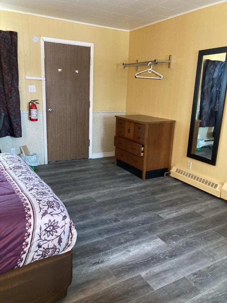 Pine Ridge Motel 蒂明斯 外观 照片